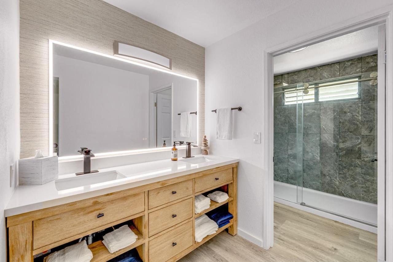 Newly Renovated With Sup Paddle Boards And Golf Clubs Included *