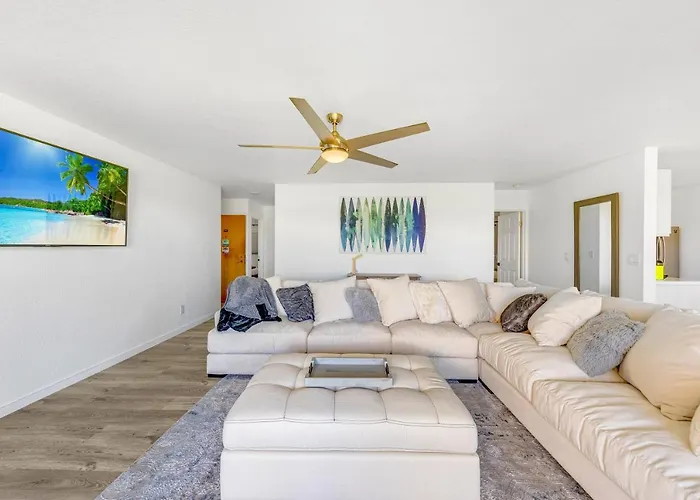 Newly Renovated Condo With Sup Paddle Boards And Golf Clubs Included